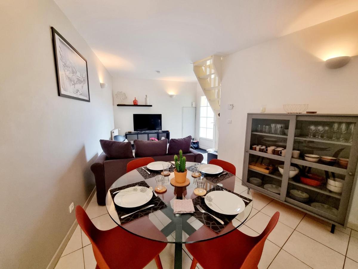 Coquette Maison De Ville Calme Avec Patio Angouleme Ngoại thất bức ảnh